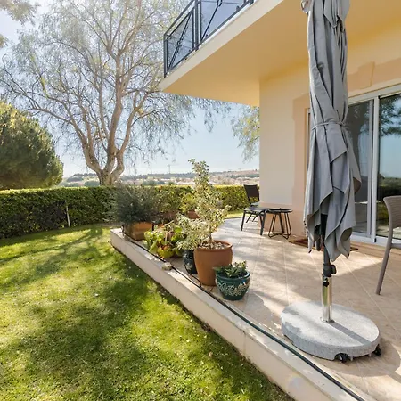 Apartment Fairview Village - A033